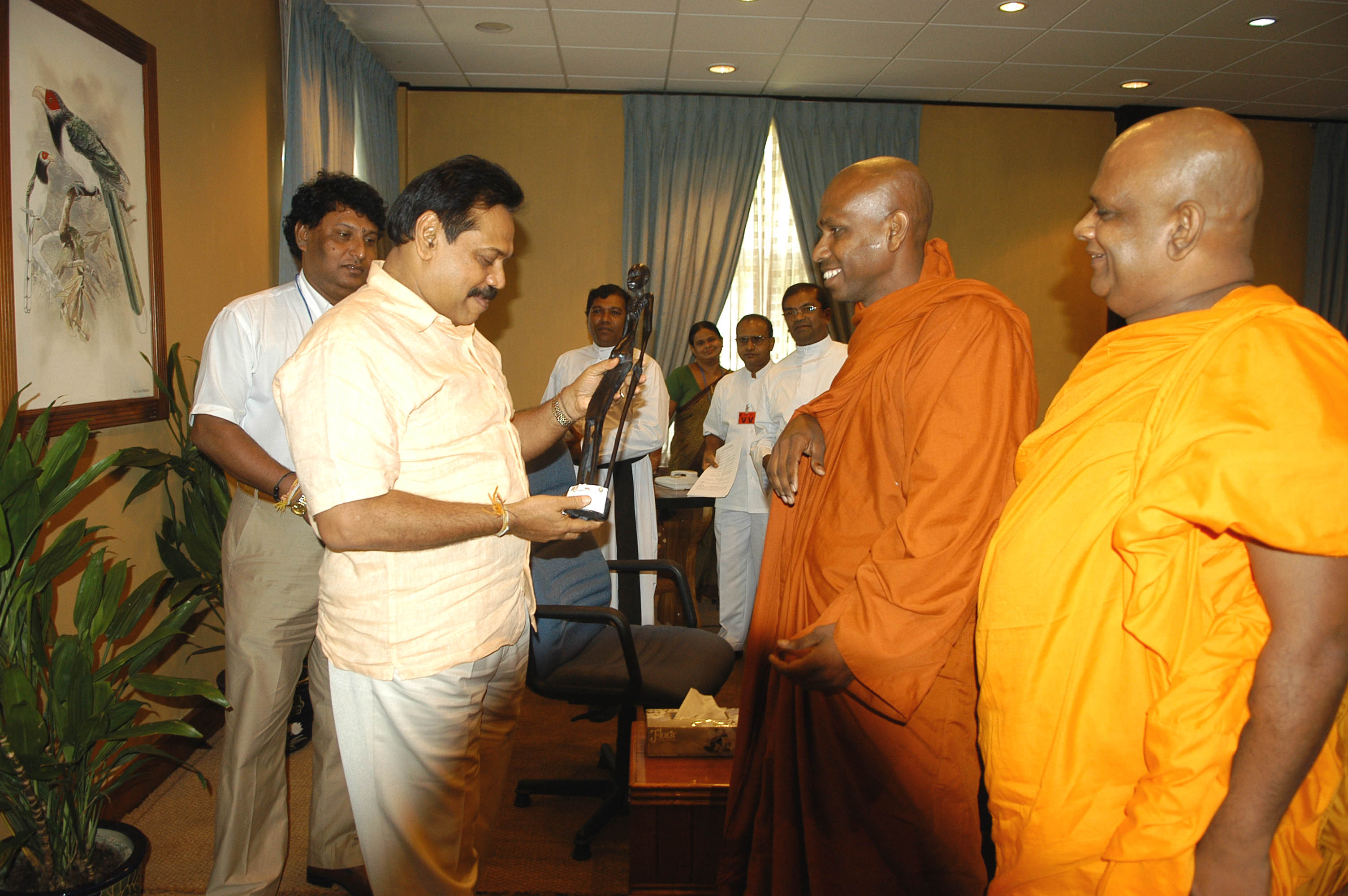 at President house on 17.05.2006 giving a gift 2.jpg